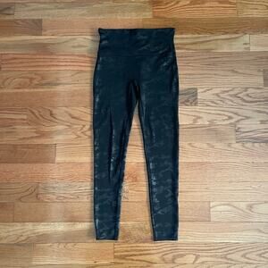 Spanx Womens Large Camo Faux Leather Leggings Black Yoga Flawed W/ Scuff